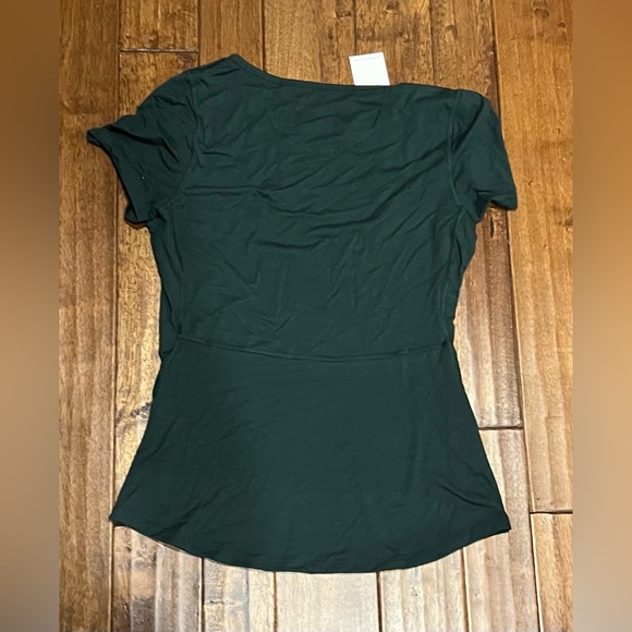 Universal Standard 2XS Mia Movement Tee NWT in color Scarab (greenish black) - Picture 2 of 3